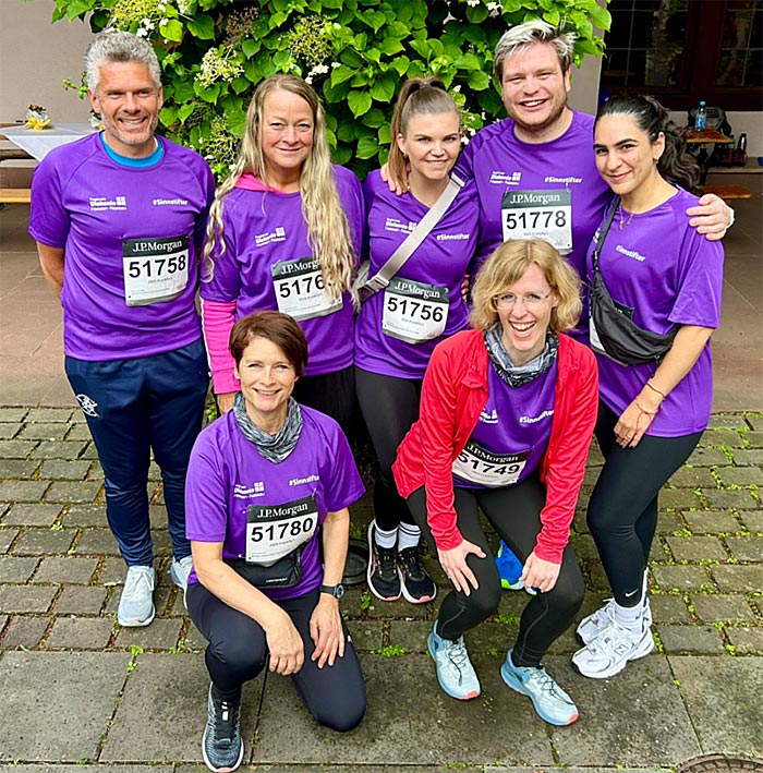 v.l.n.r: Sebastian Göbel (Männerberatung), Peggy Hoffmann (Leiterin Regionale Diakonie Main-und Hochtaunus), Julia Franz
(Teamleitung Jugendhilfe), Lars Lippert (Schulsozialarbeit), Cansel Arat (Schulsozialarbeit), Karin Malekyar und Marina Betz
(beide aus dem Bereich Alltagsassistenz Tagesstruktur). Foto: Regionale Diakonie Main- und Hochtaunus